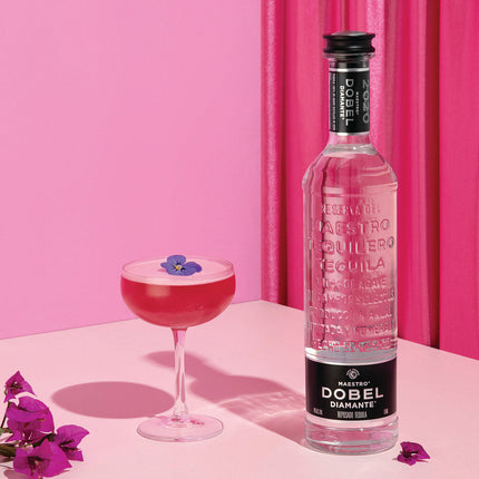 Maestro Dobel Diamante with two glasses Gift Pack