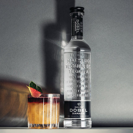Maestro Dobel Diamante with two glasses Gift Pack